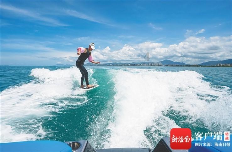《要久久爱》首播!杨紫演高中生太违和,和范丞丞同框更像姐弟